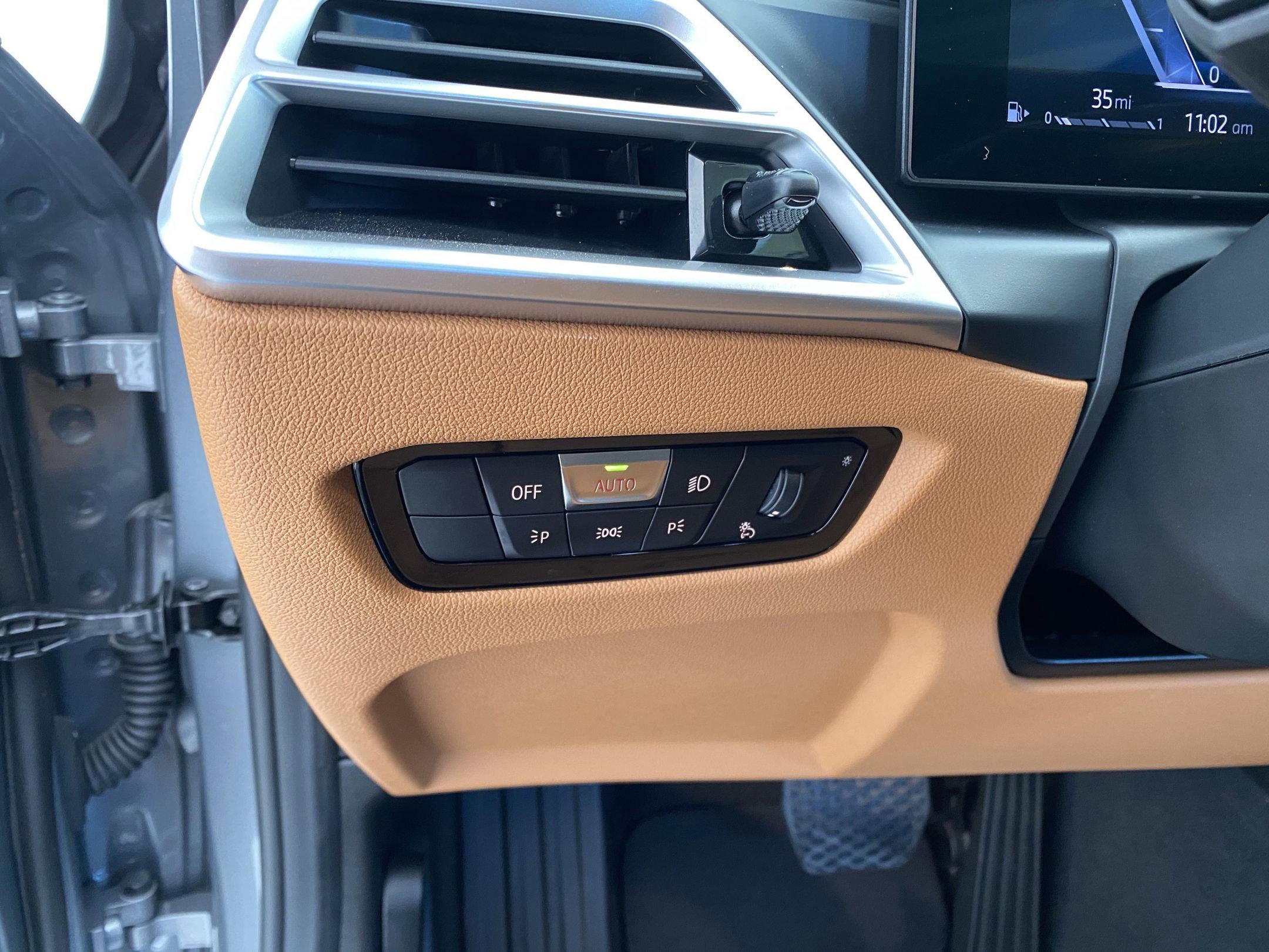 Used 2025 BMW 330i xDrive Sedan w/ Convenience Package image 21