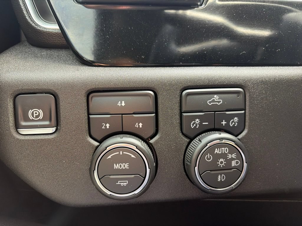 Used 2025 Chevrolet Silverado 2500 LT w/ Convenience Package AWD/4WD image 10