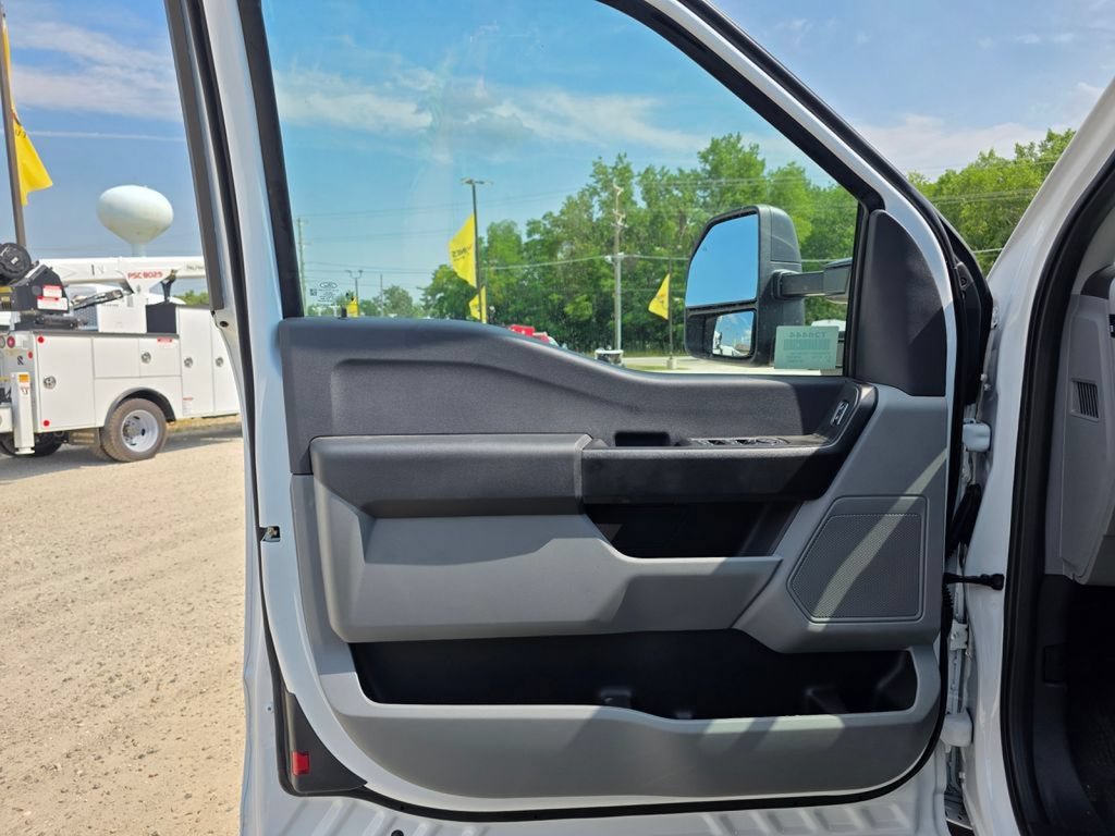 New 2026 Ford F550 4x4 Supercab Super Duty image 24