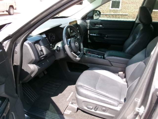 Used 2022 Nissan Pathfinder SV AWD/4WD image 19
