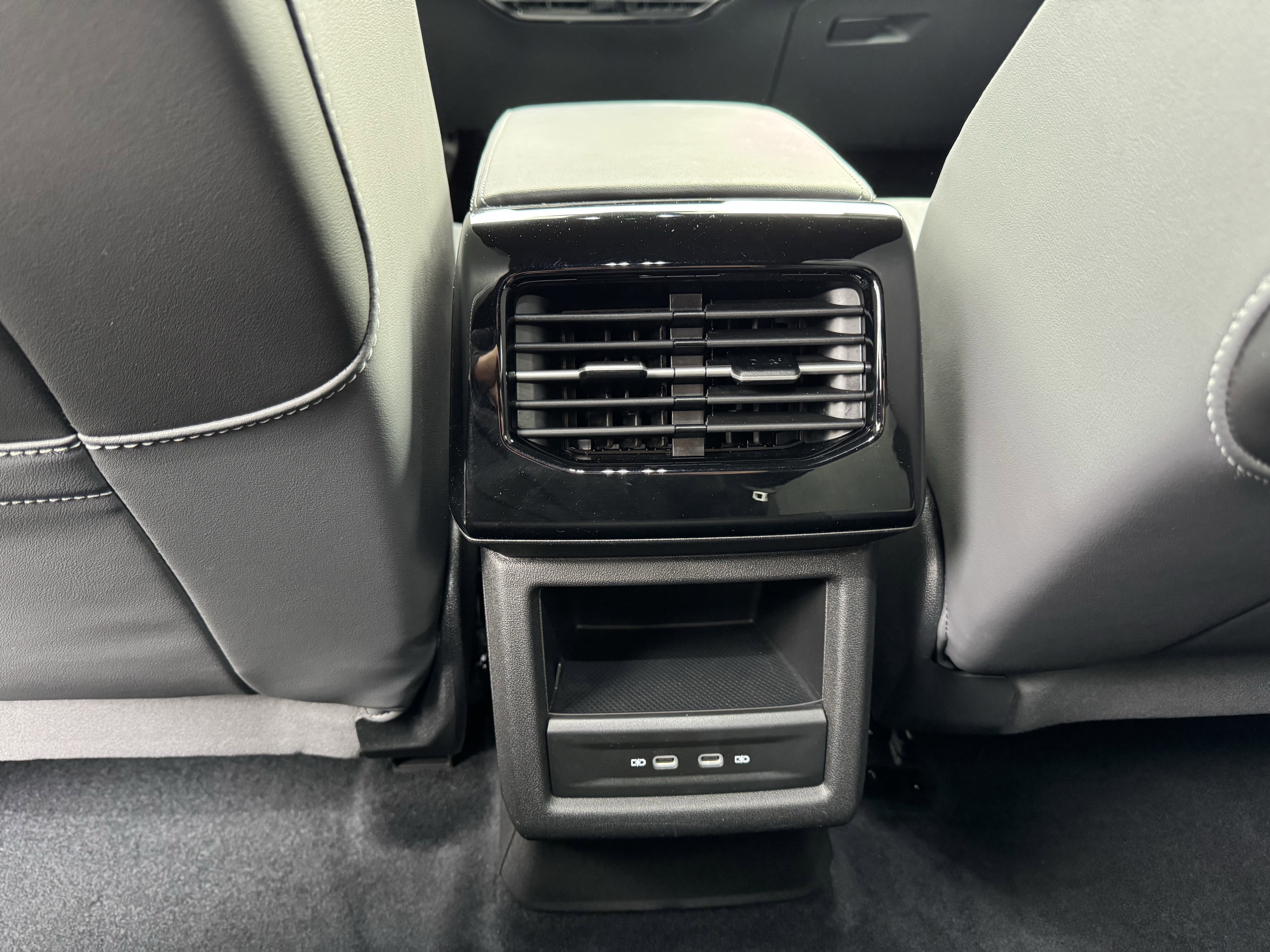 Used 2025 Volkswagen ID.4 Pro image 32