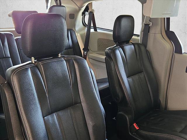 Used 2016 Chrysler Town & Country Touring FWD image 19