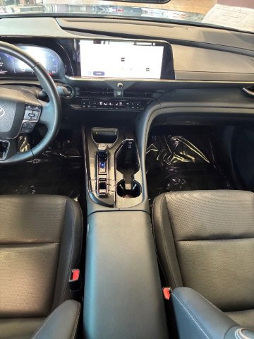 Used 2025 Toyota Crown XLE image 22