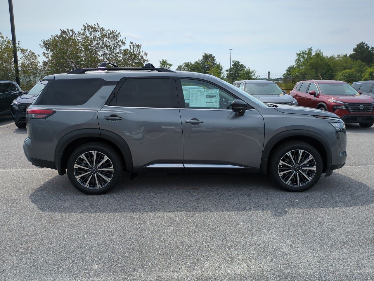 New 2026 Nissan Pathfinder Platinum w/ Accent Package FWD image 2