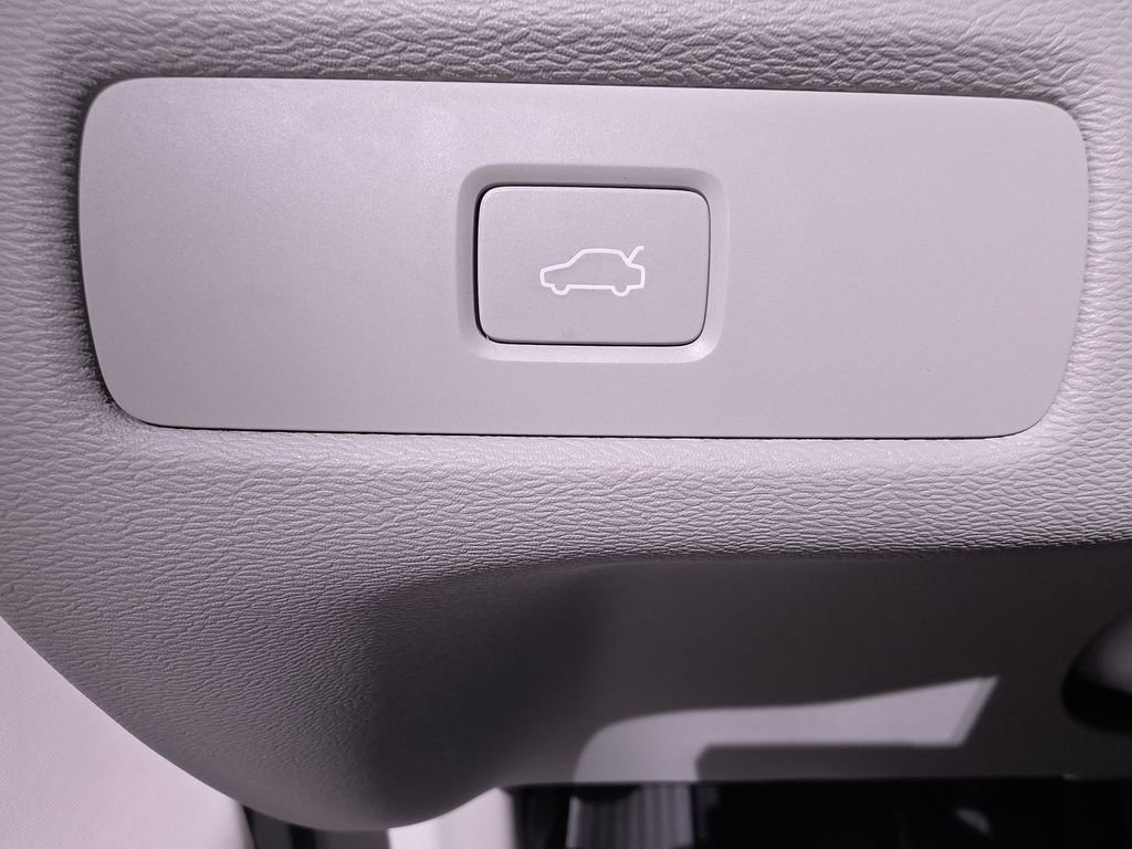 Used 2023 Volvo XC60 B5 Plus w/ Climate Package image 29