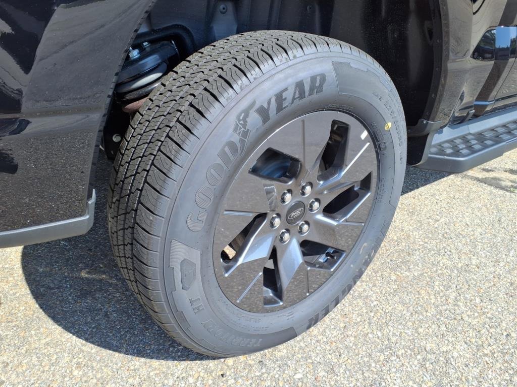 New 2025 Ford F150 Lightning Lariat image 8