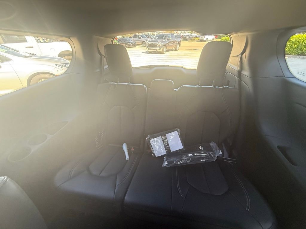 New 2026 Chrysler Pacifica Select image 26