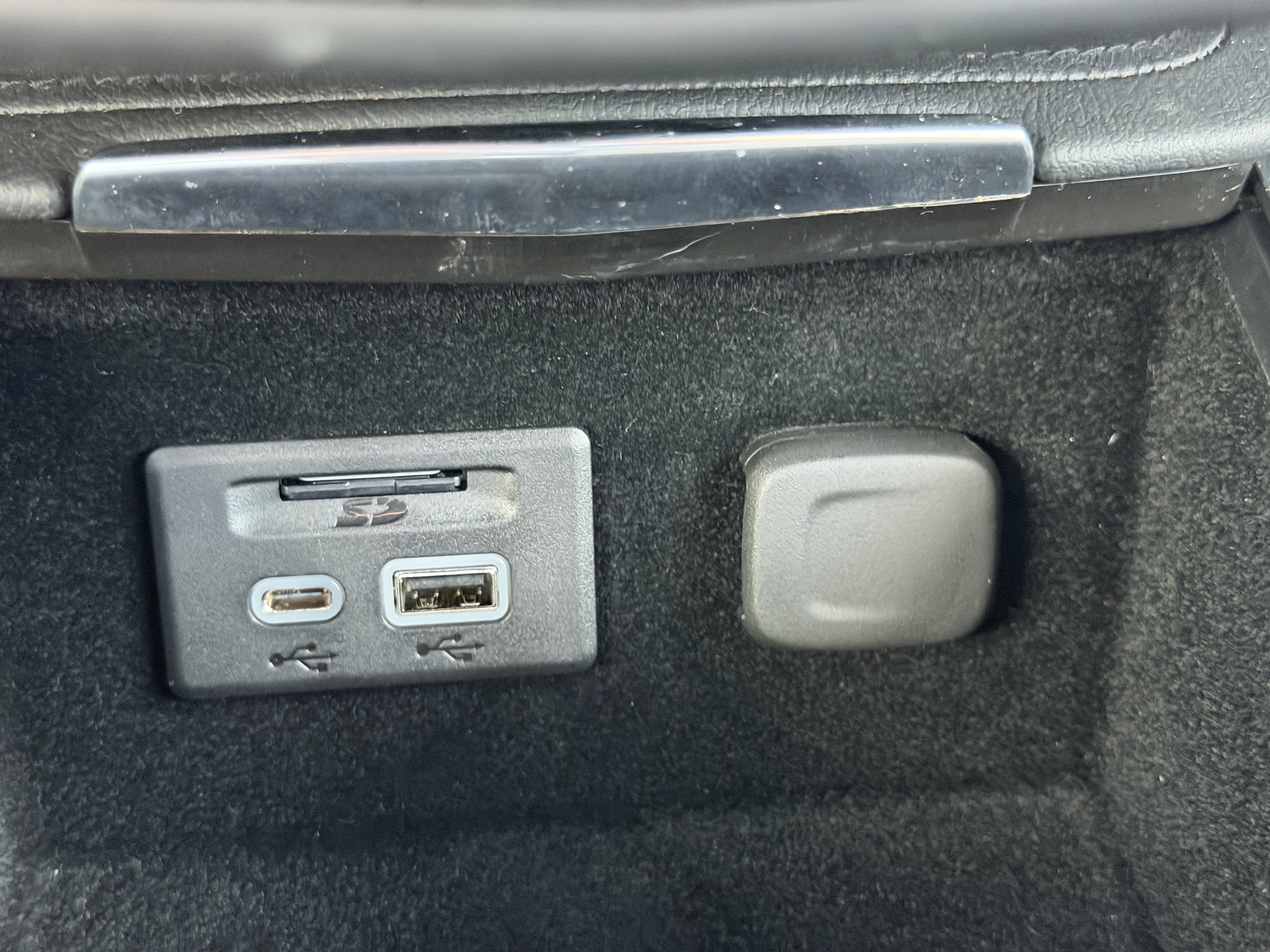 Used 2019 Cadillac XT4 Sport w/ Driver Awareness Package image 23