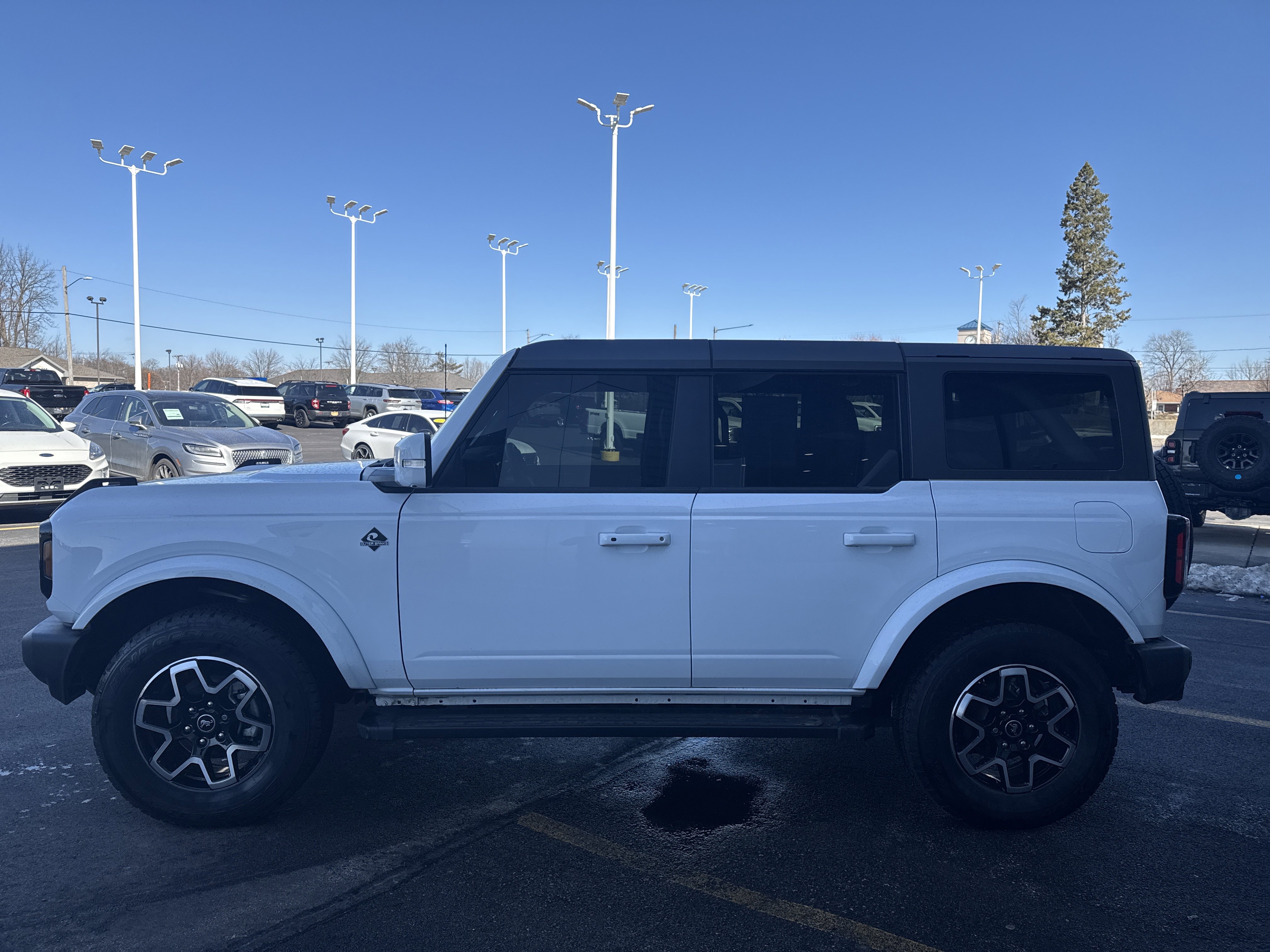 Used 2024 Ford Bronco Outer Banks image 4