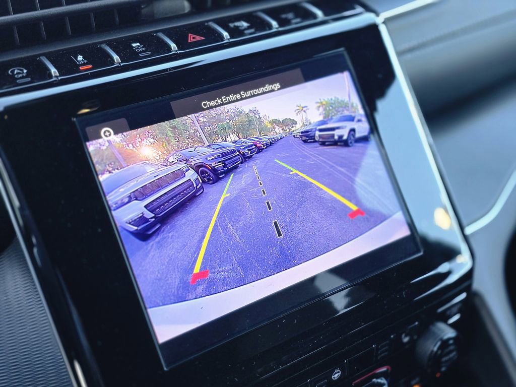 Used 2025 Jeep Grand Cherokee L Altitude image 32