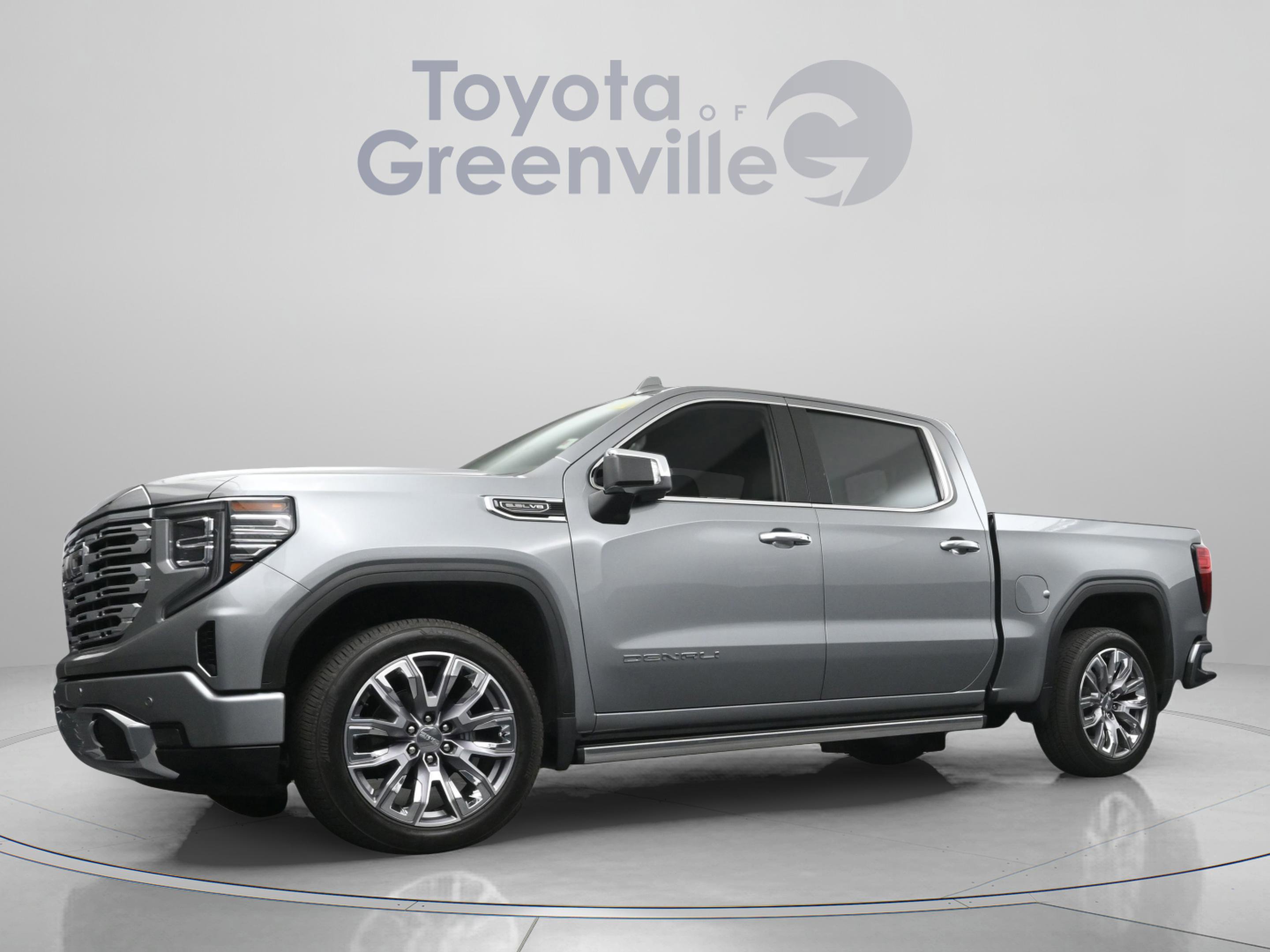 Used 2023 GMC Sierra 1500 Denali w/ Denali Reserve Package AWD/4WD image 2