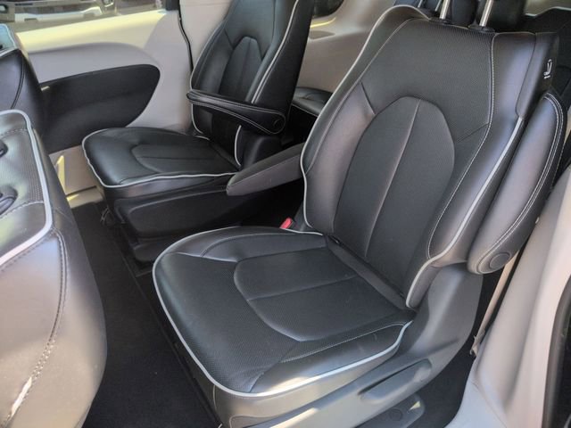 Used 2023 Chrysler Pacifica Limited FWD image 29