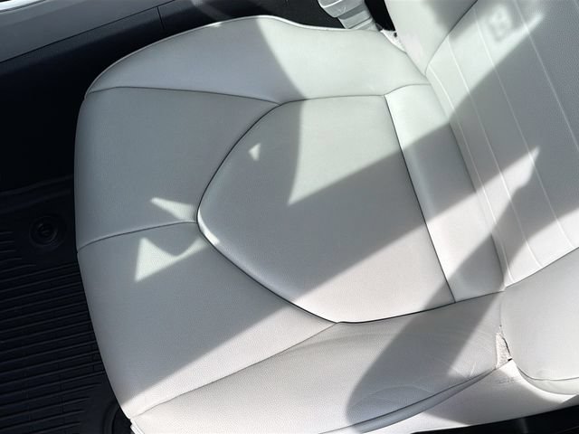 Used 2021 Toyota Highlander XLE AWD/4WD image 19