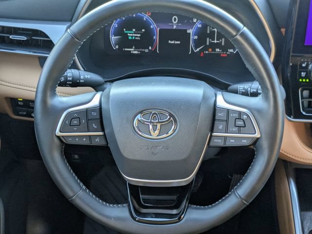 Certified 2025 Toyota Highlander Platinum AWD/4WD image 13