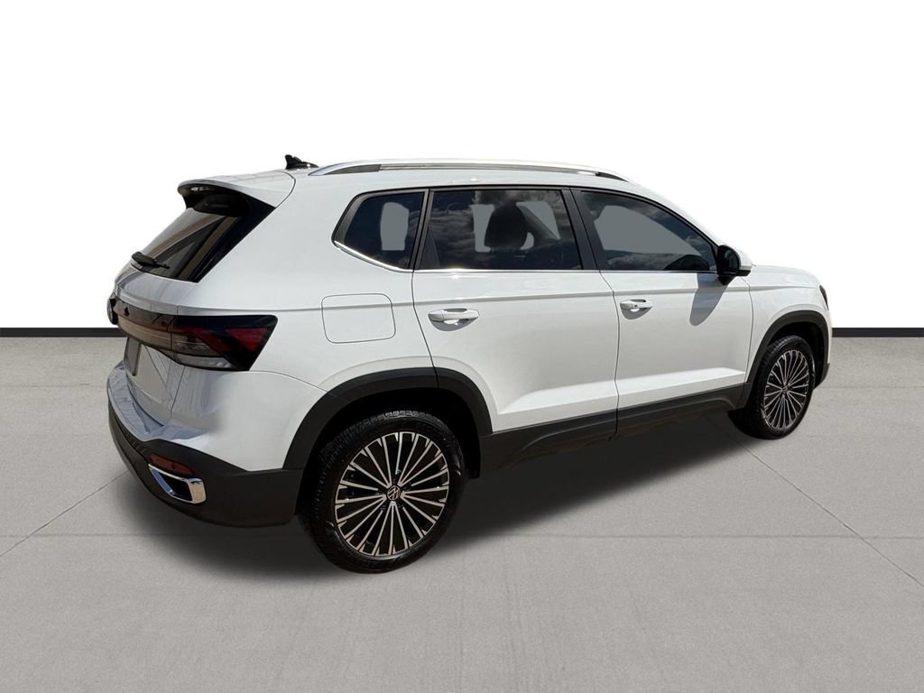 Used 2025 Volkswagen Taos SE FWD image 5