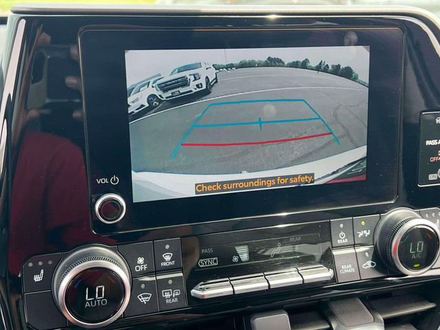 Used 2023 Toyota Highlander XLE AWD/4WD image 17