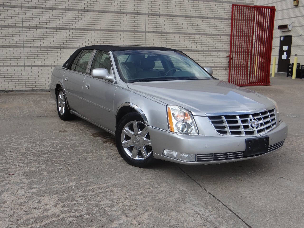 Used 2007 Cadillac DTS Luxury I w/ Sun And Sound Package FWD image 1