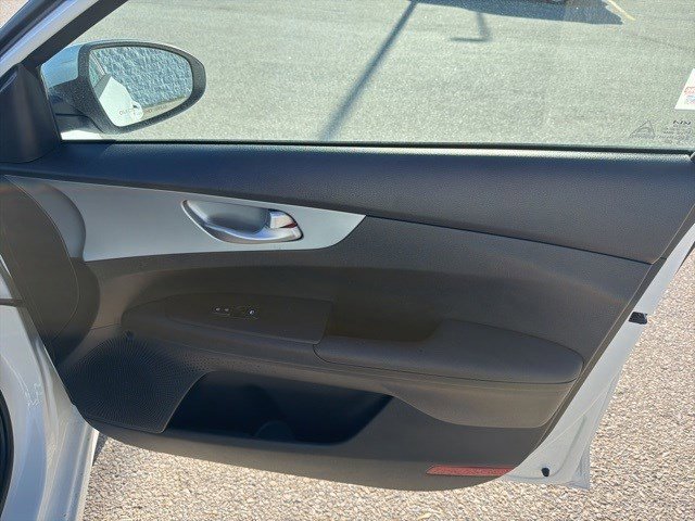 Used 2023 Kia Forte LXS image 17