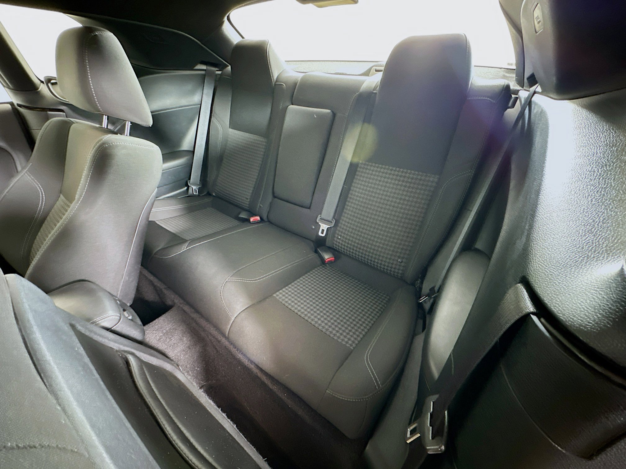 Used 2018 Dodge Challenger SXT image 24