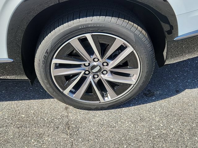 New 2027 Cadillac Vistiq Sport w/ LPO, Floor Liner Package AWD/4WD image 5