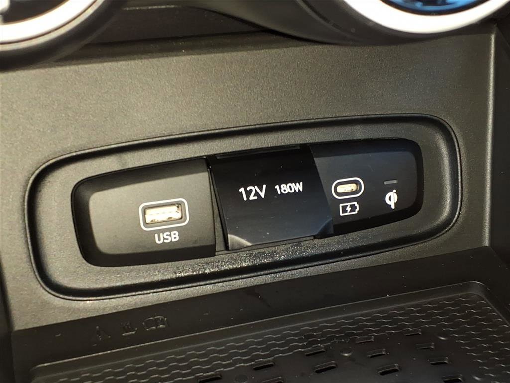 Used 2025 Hyundai Venue Limited image 15