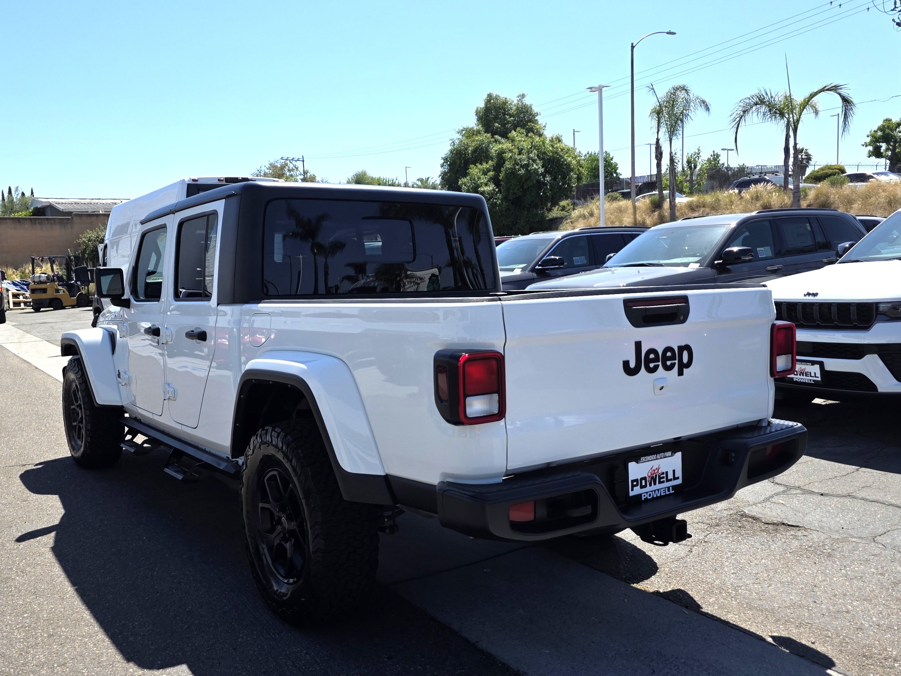 Used 2022 Jeep Gladiator Sport AWD/4WD image 3