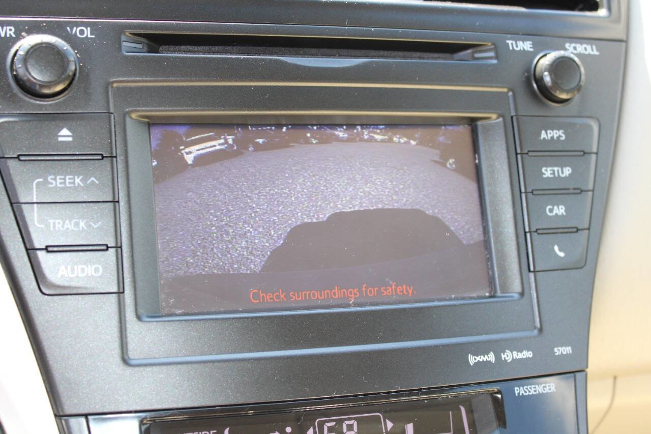 Used 2014 Toyota Prius V Three image 17