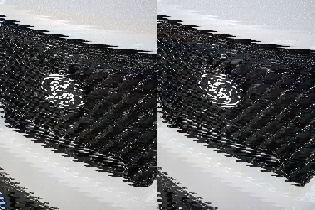 New 2025 Ford Maverick Lariat w/ Black Appearance Package image 5