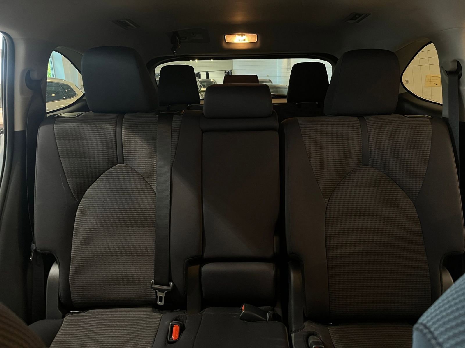 Used 2025 Toyota Highlander LE FWD image 40