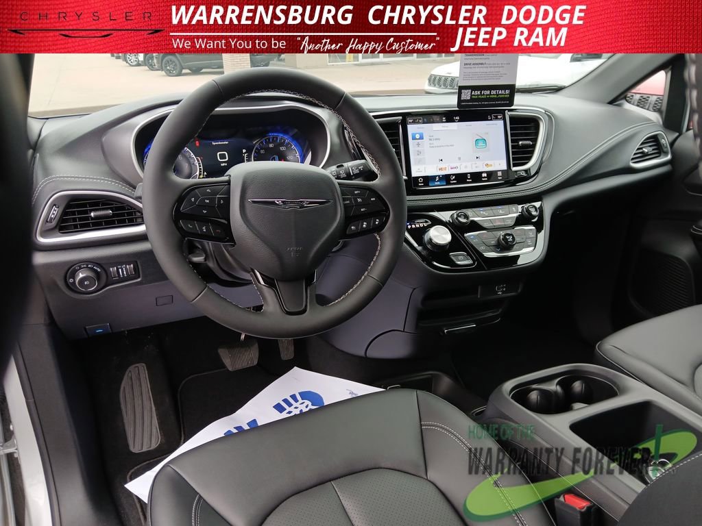 New 2026 Chrysler Pacifica Select AWD/4WD image 15