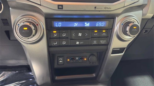 Used 2015 Toyota 4Runner Limited image 27