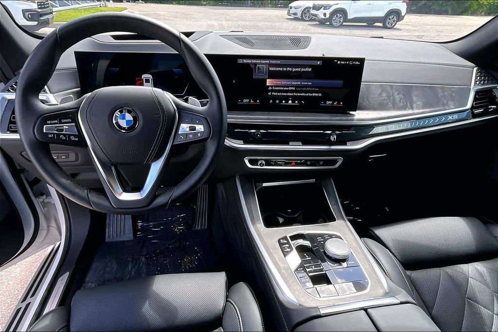 Used 2026 BMW X5 sDrive40i image 3