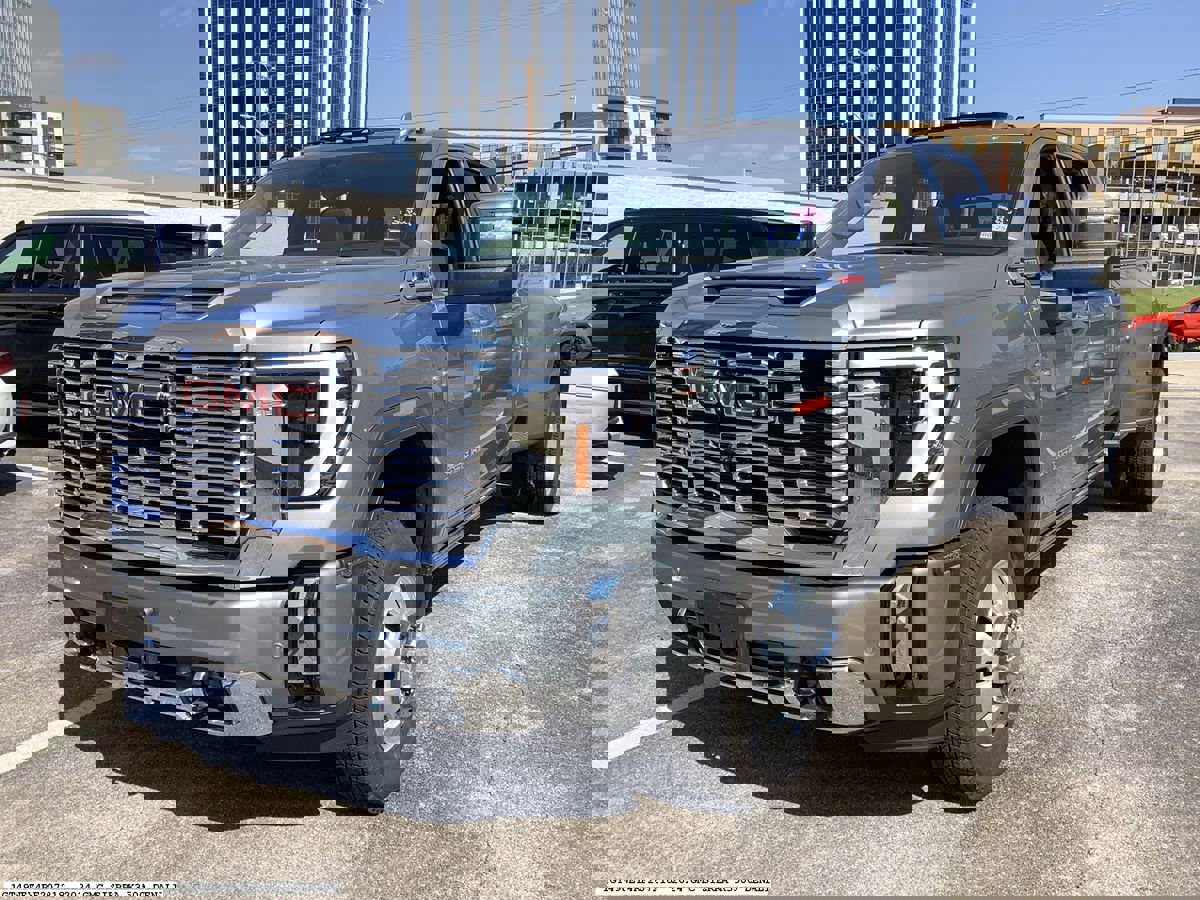 Used 2024 GMC Sierra 3500 Denali w/ Denali Reserve Package image 4