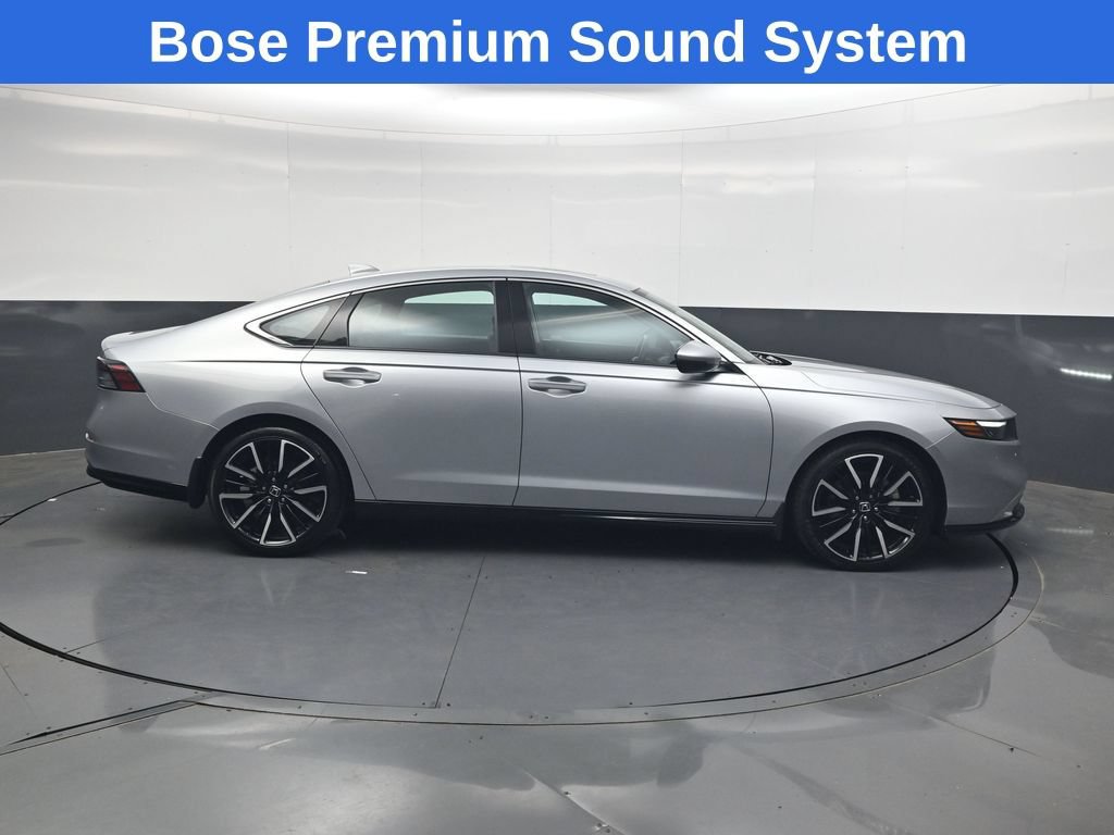 Used 2025 Honda Accord Touring image 3