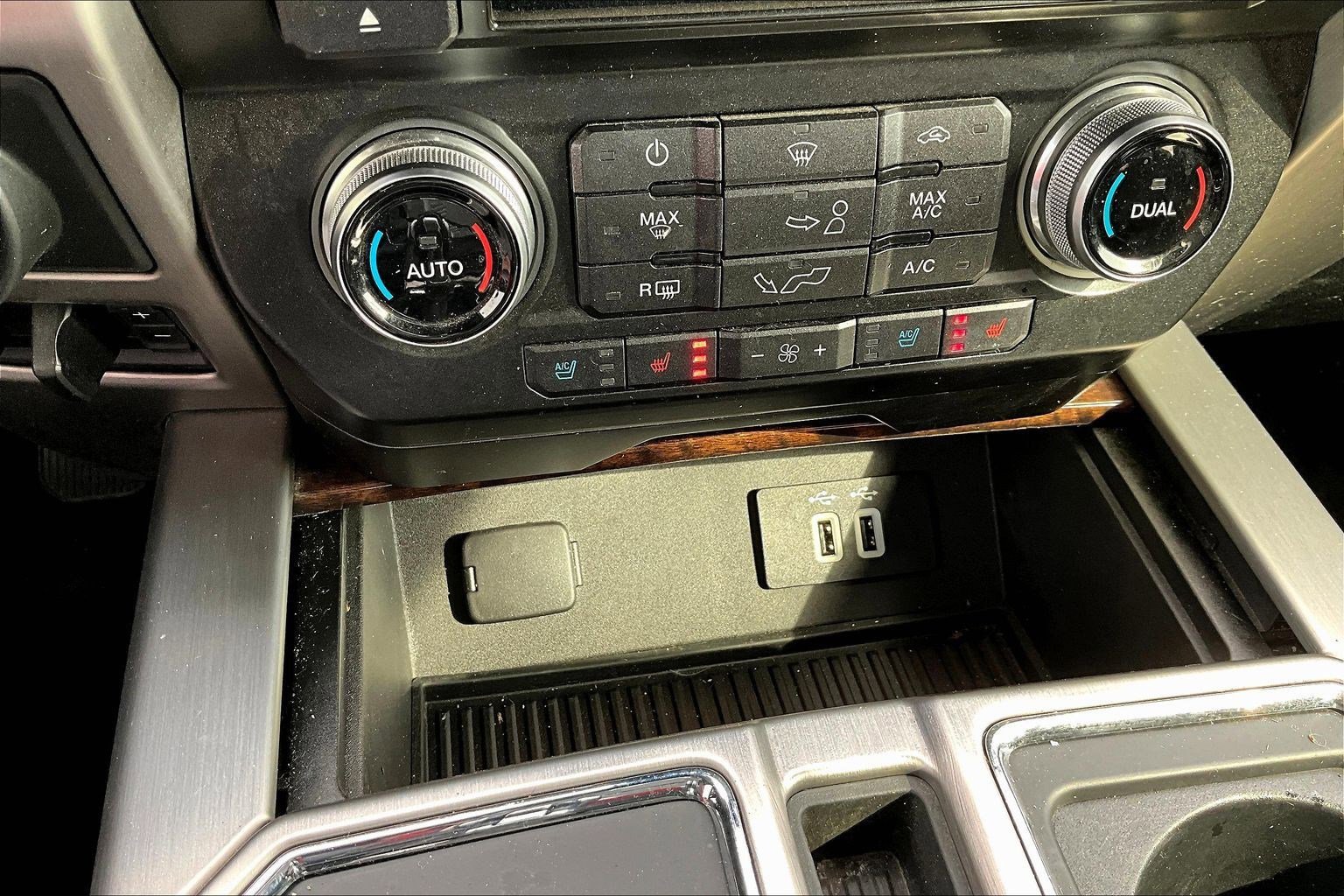 Used 2016 Ford F150 Platinum w/ Equipment Group 701A Luxury image 18