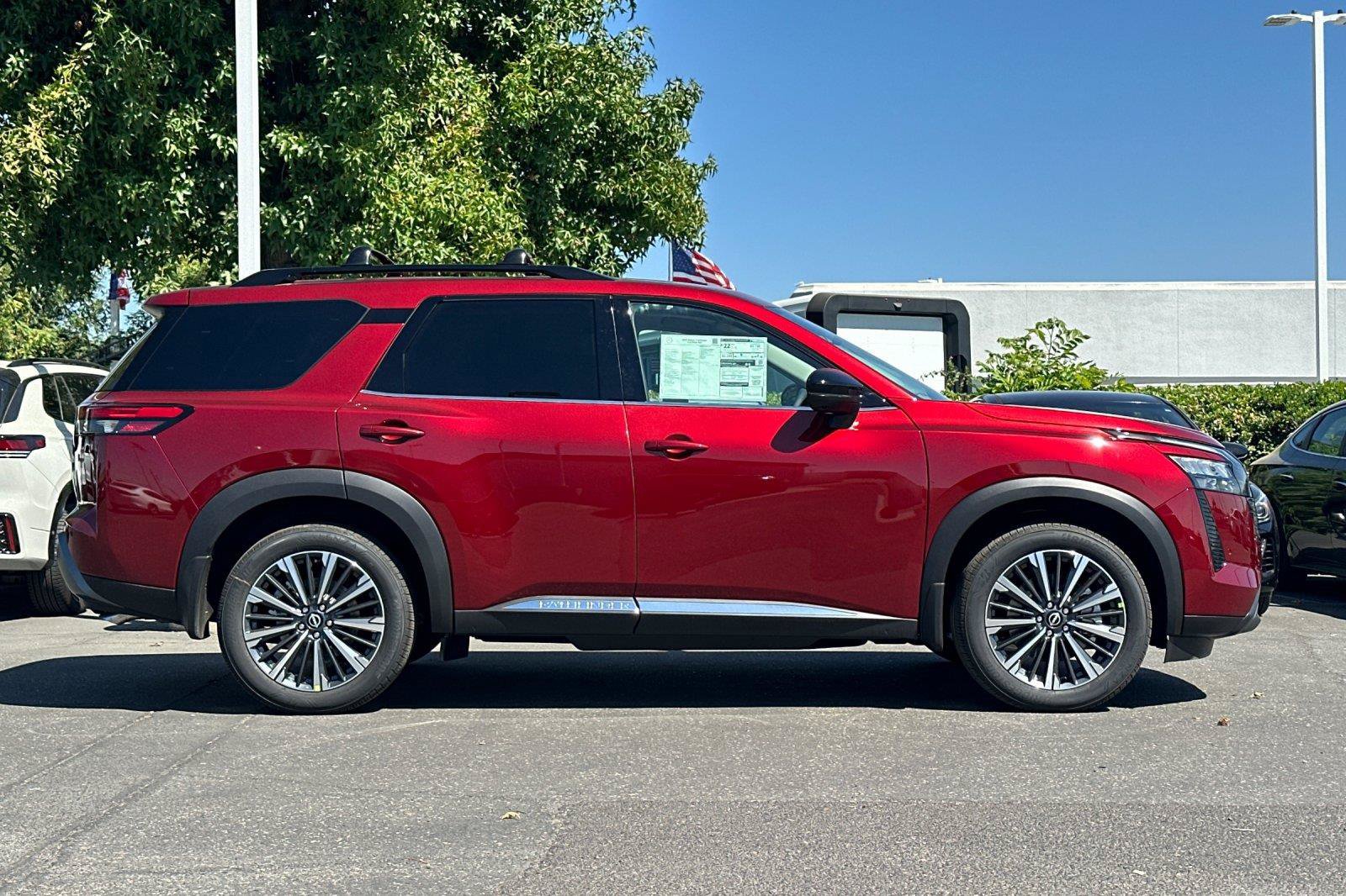 New 2026 Nissan Pathfinder Platinum AWD/4WD image 2
