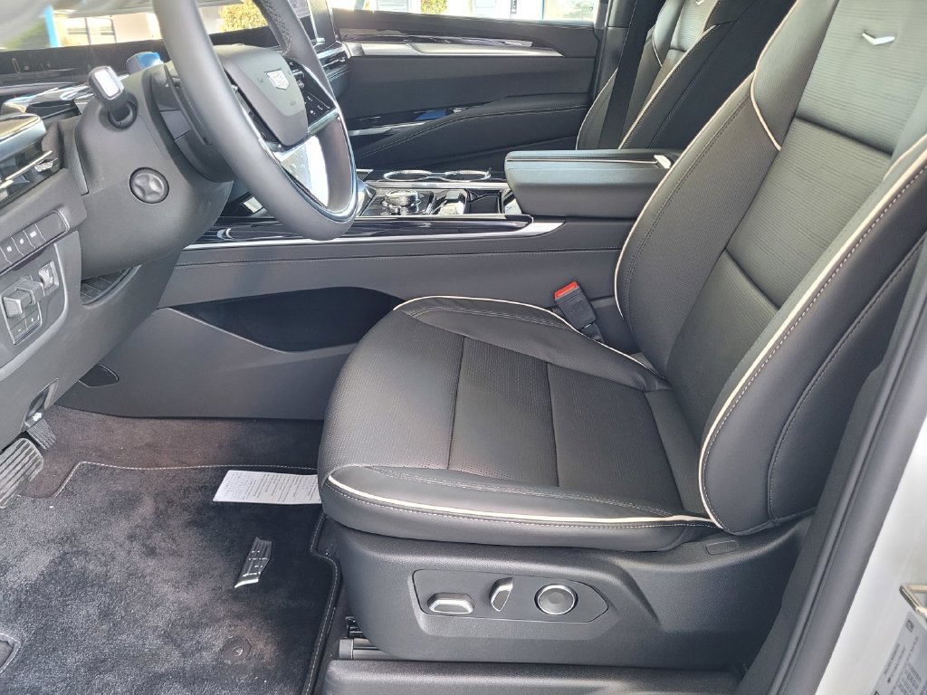 New 2026 Cadillac Escalade Sport w/ LPO, ONYX Package AWD/4WD image 10