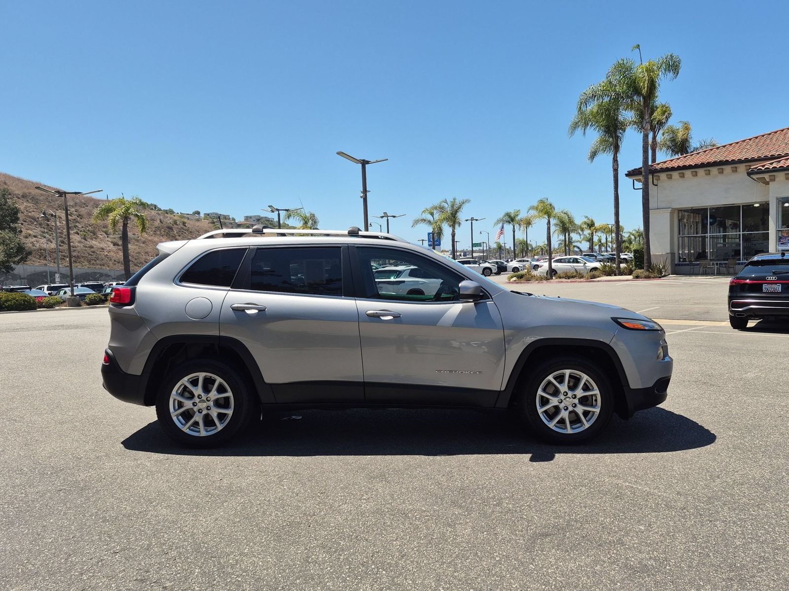 Used 2016 Jeep Cherokee Latitude w/ Comfort/Convenience Group FWD image 6