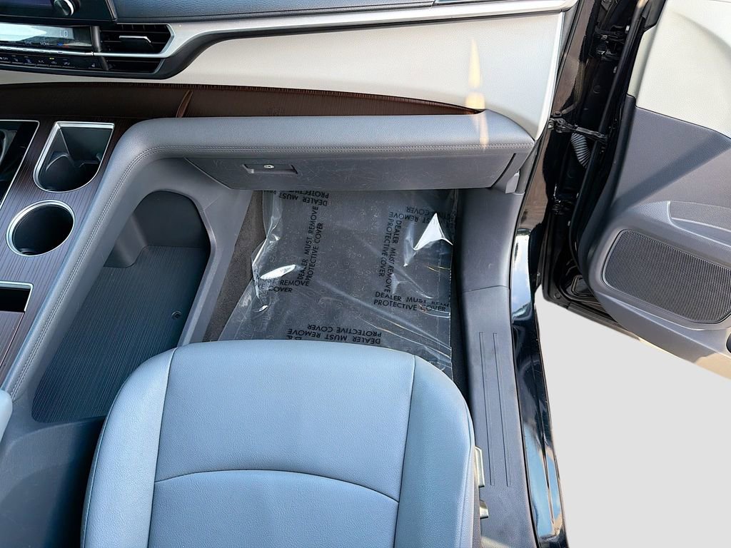 Used 2023 Toyota Sienna XLE image 17