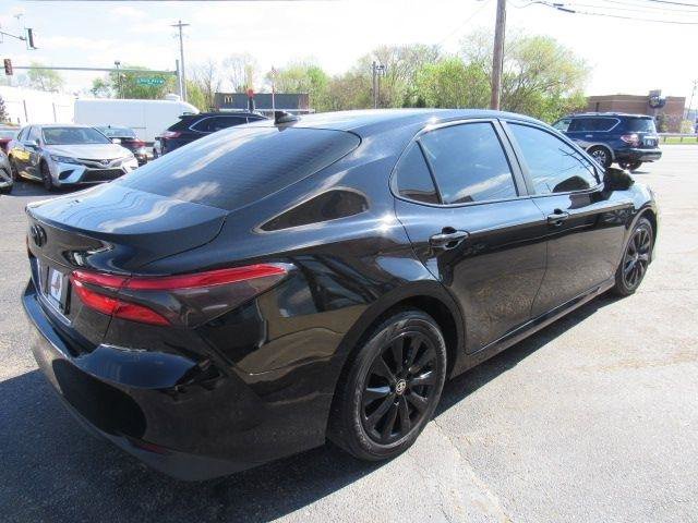 Used 2020 Toyota Camry LE image 7