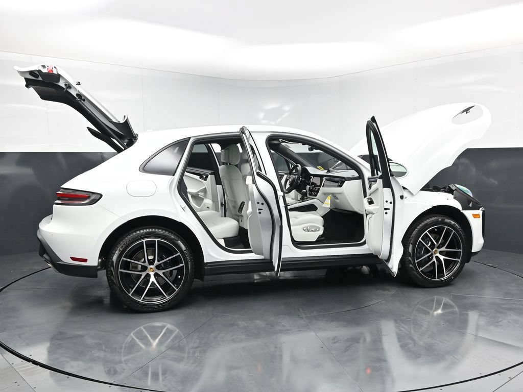 New 2026 Porsche Macan AWD/4WD image 32