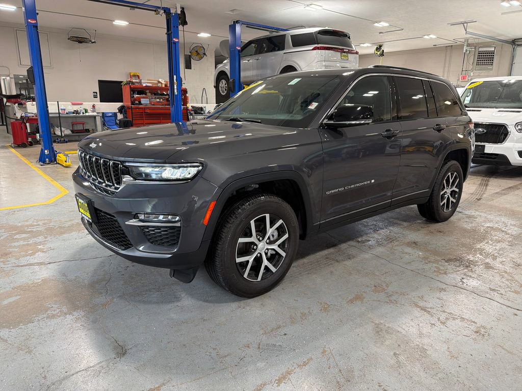 Used 2024 Jeep Grand Cherokee Limited AWD/4WD image 56