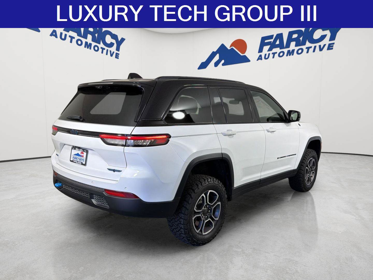 Used 2023 Jeep Grand Cherokee Trailhawk w/ Advanced Protech Group II AWD/4WD image 4