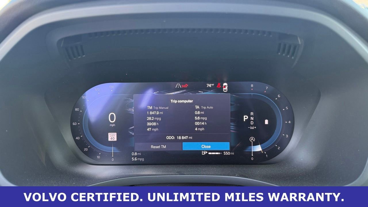 Certified 2025 Volvo XC60 B5 Plus AWD/4WD image 19