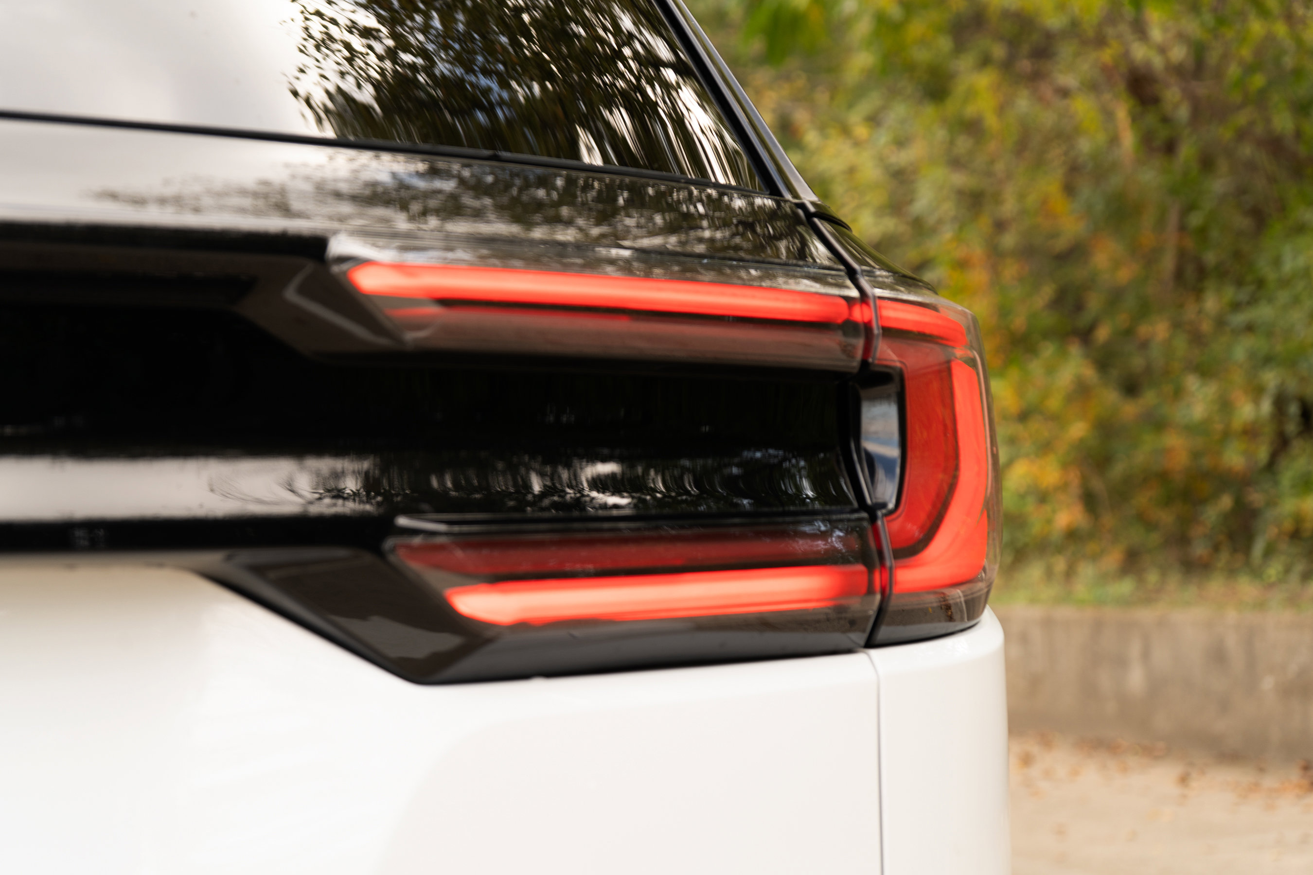 Used 2025 GMC Acadia Elevation image 13