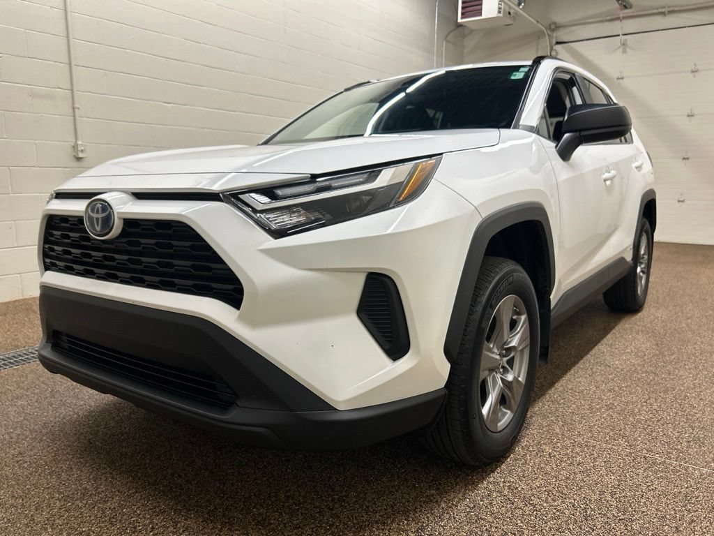 Used 2024 Toyota RAV4 LE AWD/4WD image 5