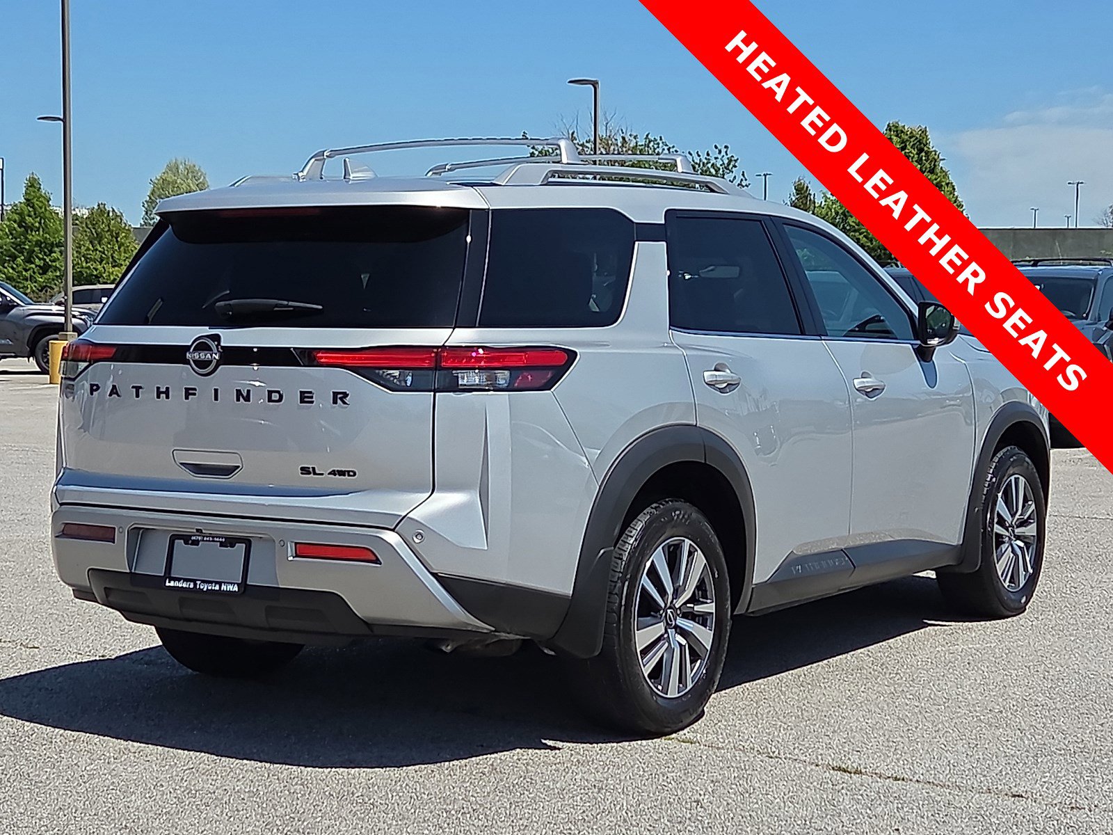 Used 2023 Nissan Pathfinder SL w/ Black Appearance Package AWD/4WD image 5