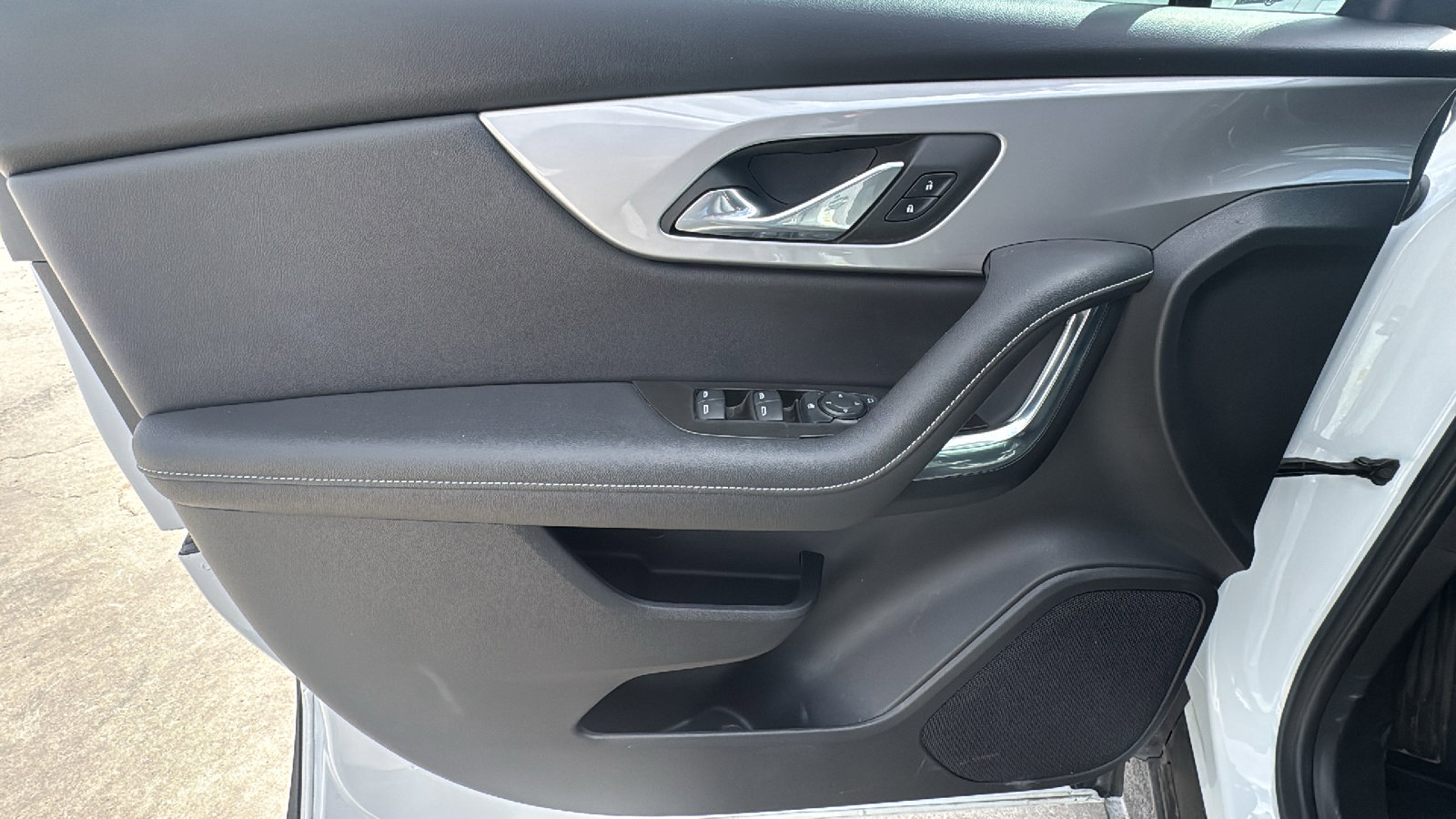 Used 2023 Chevrolet Blazer LT w/ Driver Confidence Package image 11