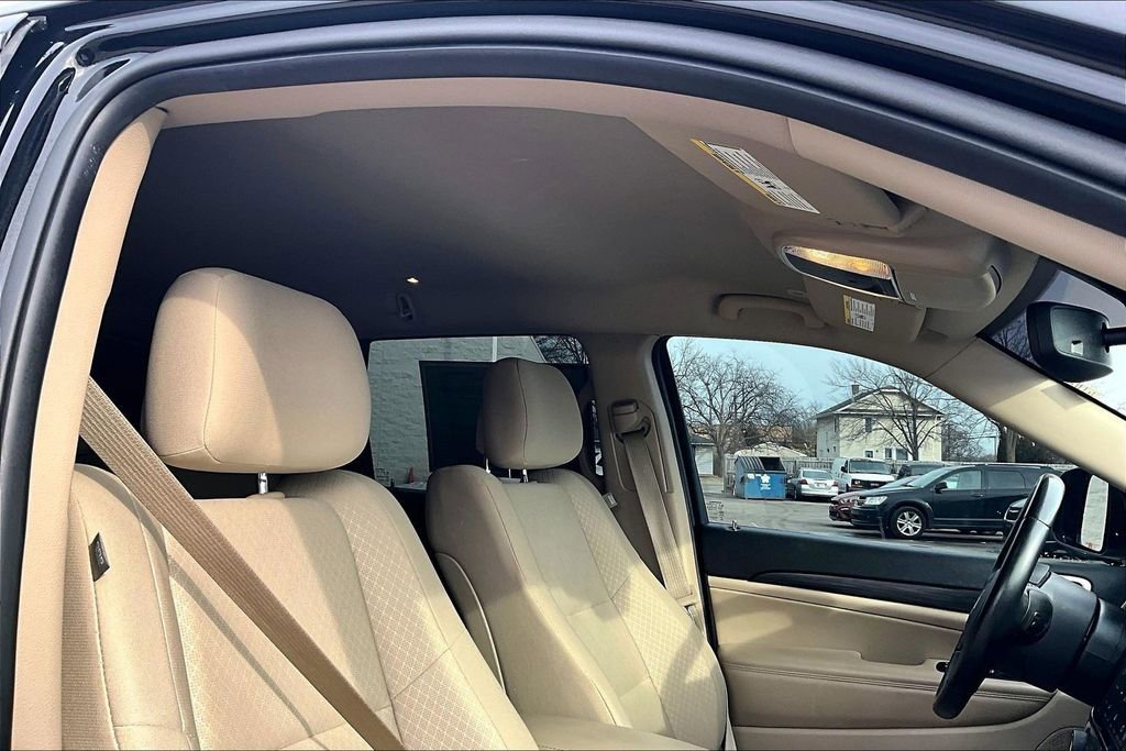 Used 2022 Jeep Grand Cherokee Laredo E image 23