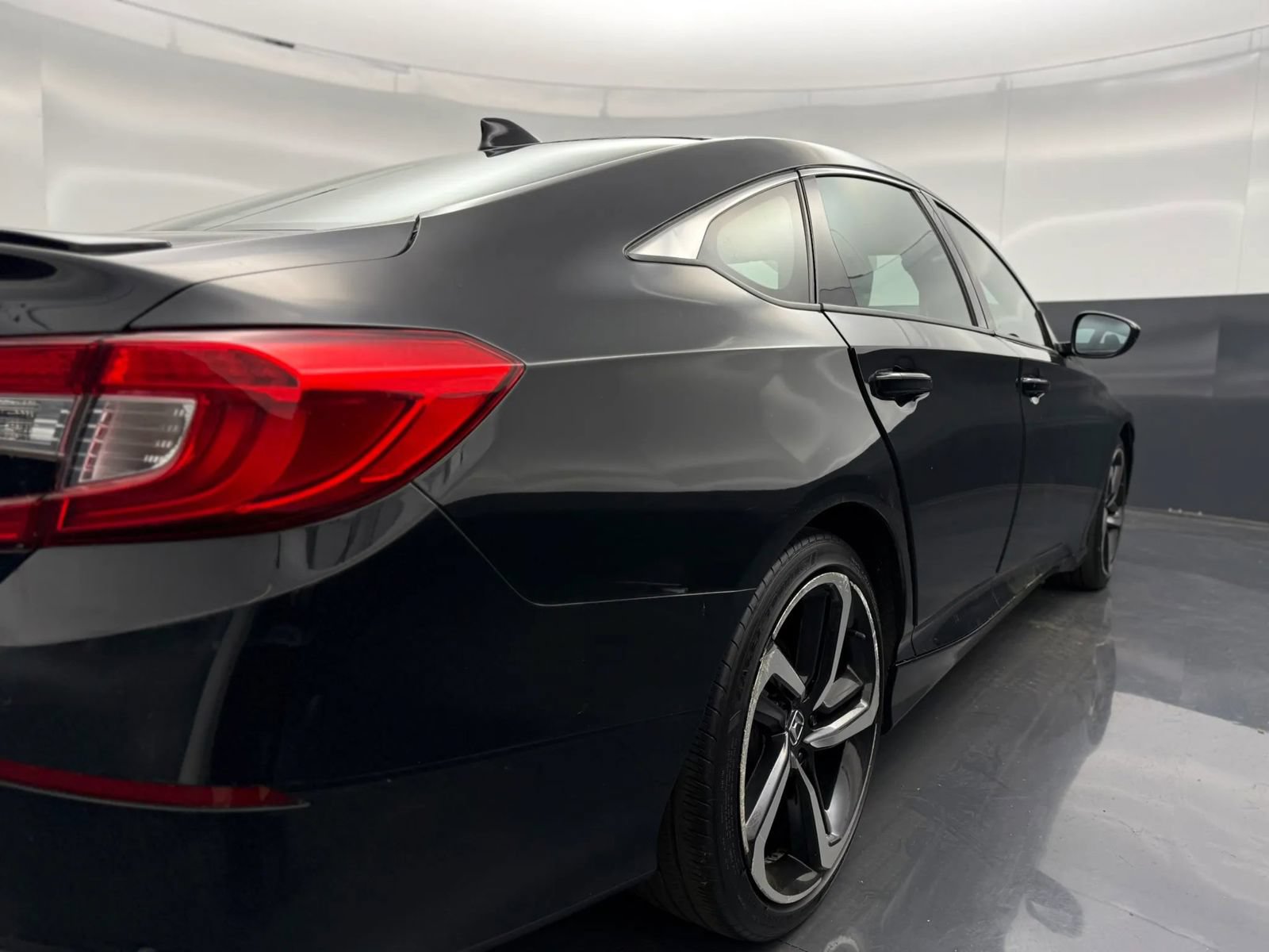 Used 2018 Honda Accord Sport image 5